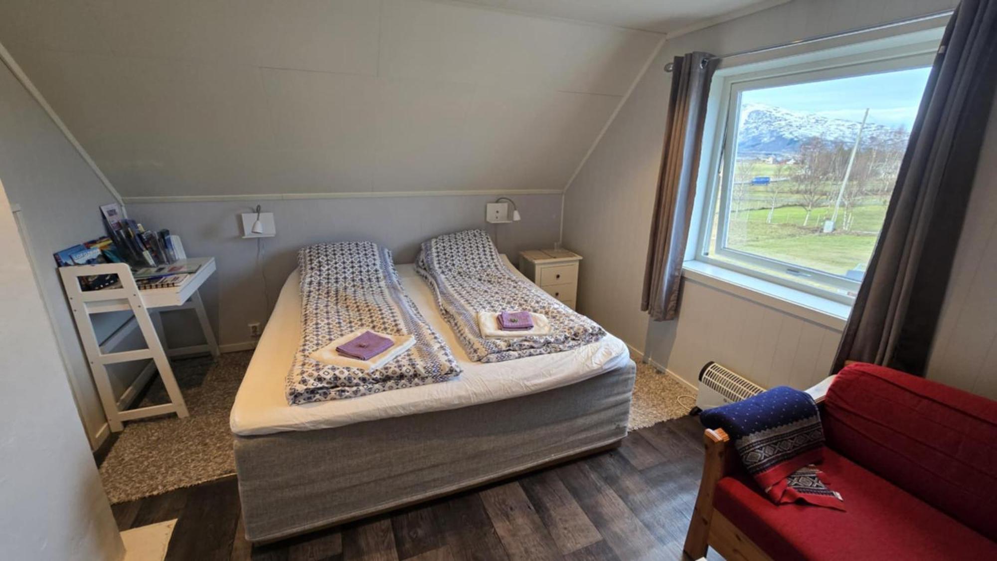 1 Room In The Yellow House, Close To Airport & Lofoten Evenskjer ภายนอก รูปภาพ