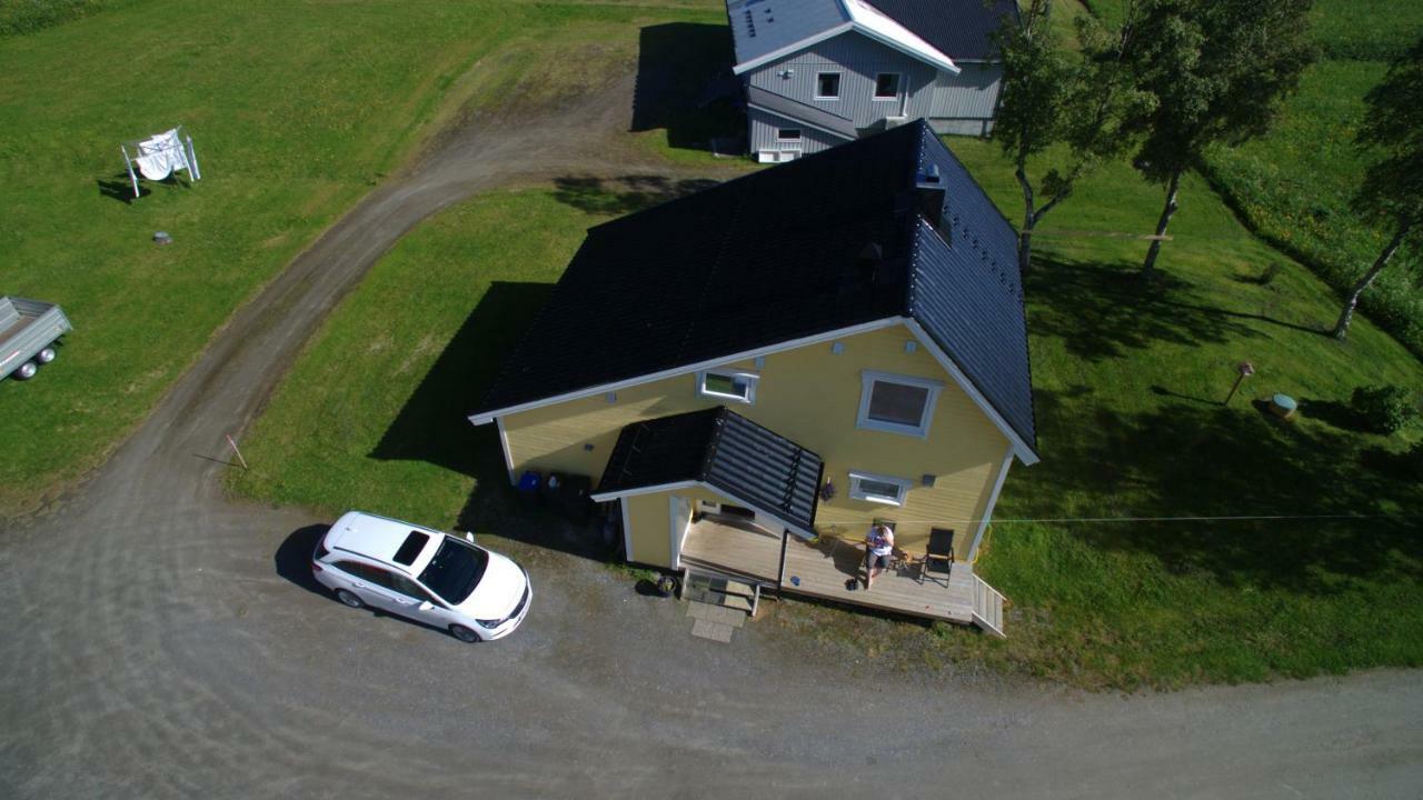 1 Room In The Yellow House, Close To Airport & Lofoten Evenskjer ภายนอก รูปภาพ