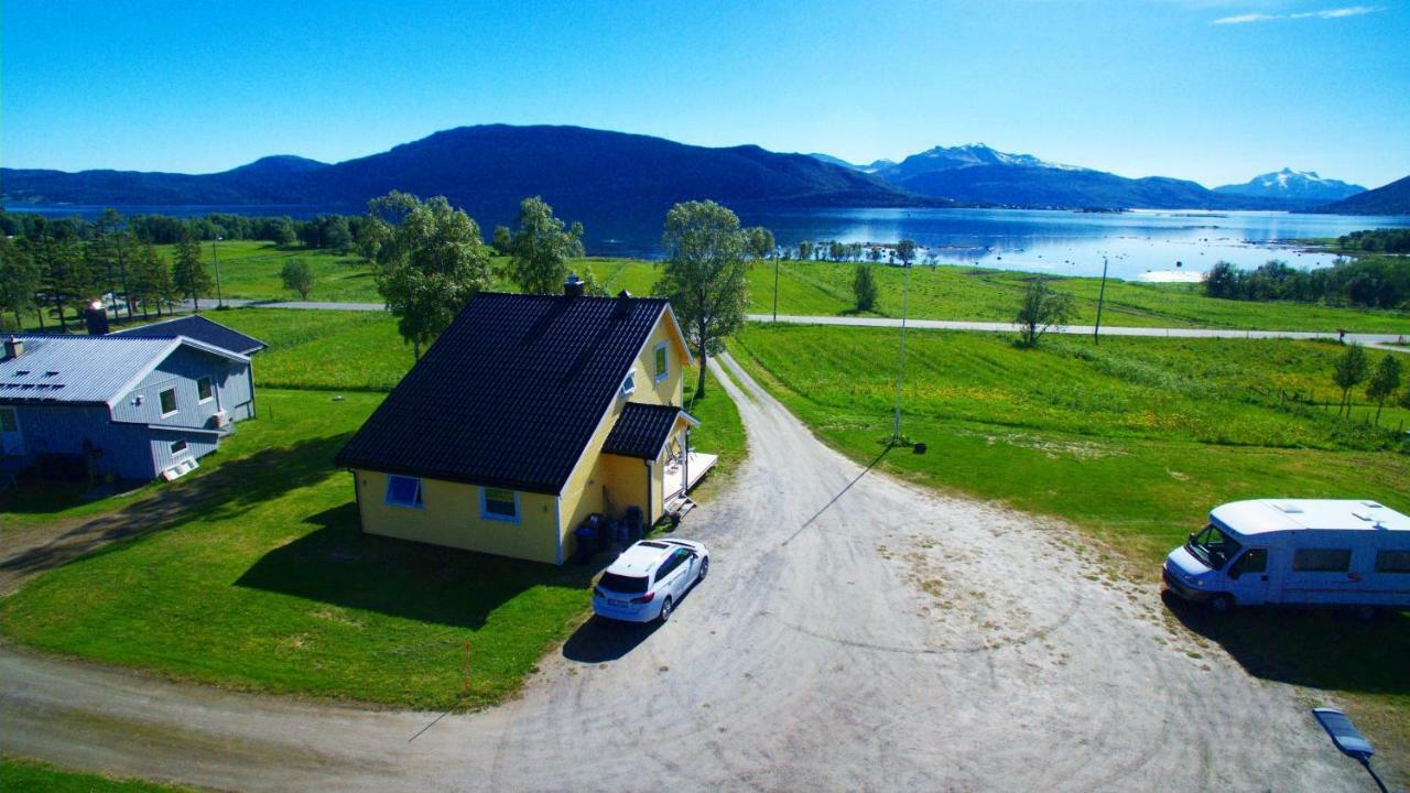 1 Room In The Yellow House, Close To Airport & Lofoten Evenskjer ภายนอก รูปภาพ