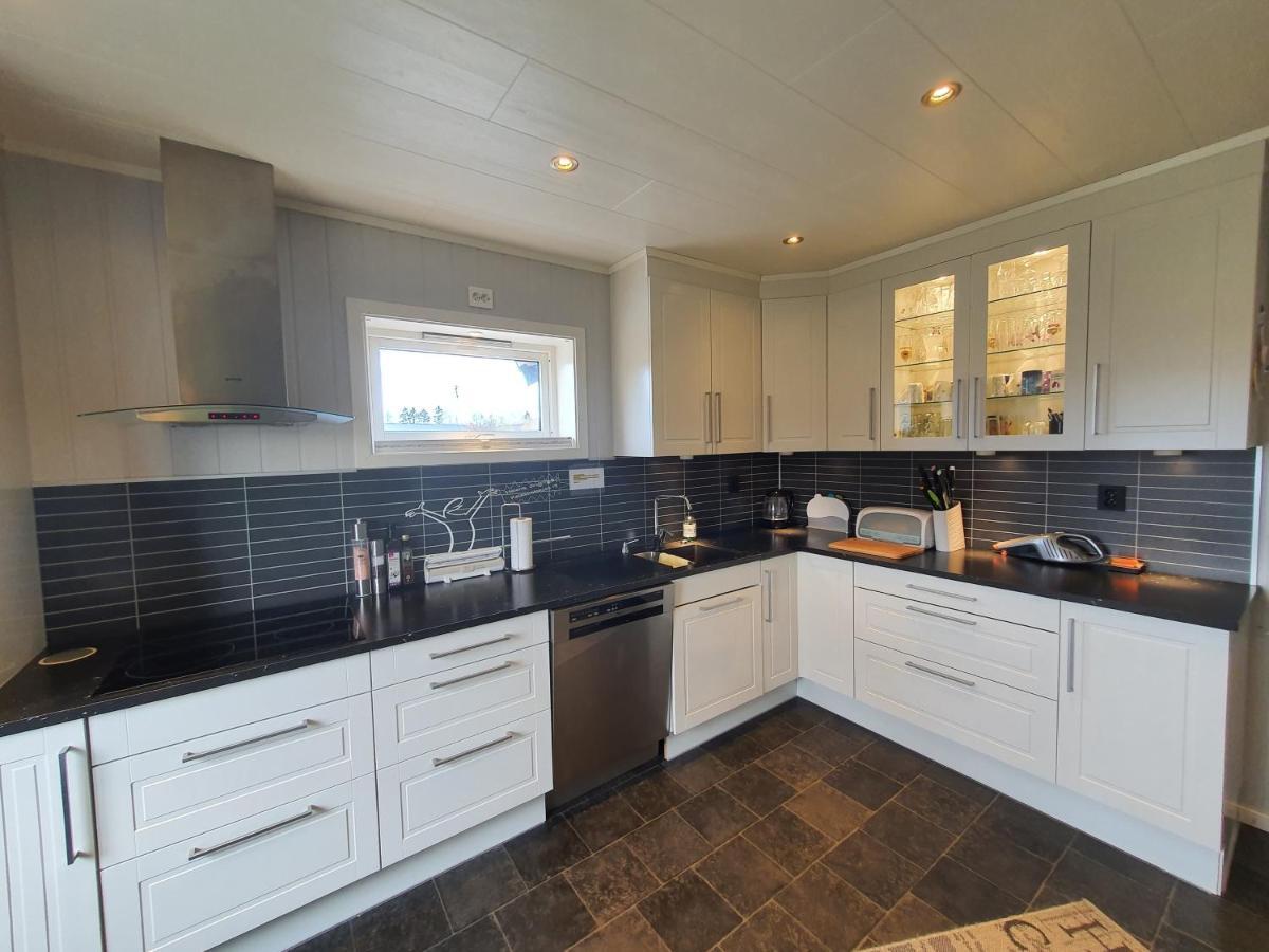 1 Room In The Yellow House, Close To Airport & Lofoten Evenskjer ภายนอก รูปภาพ