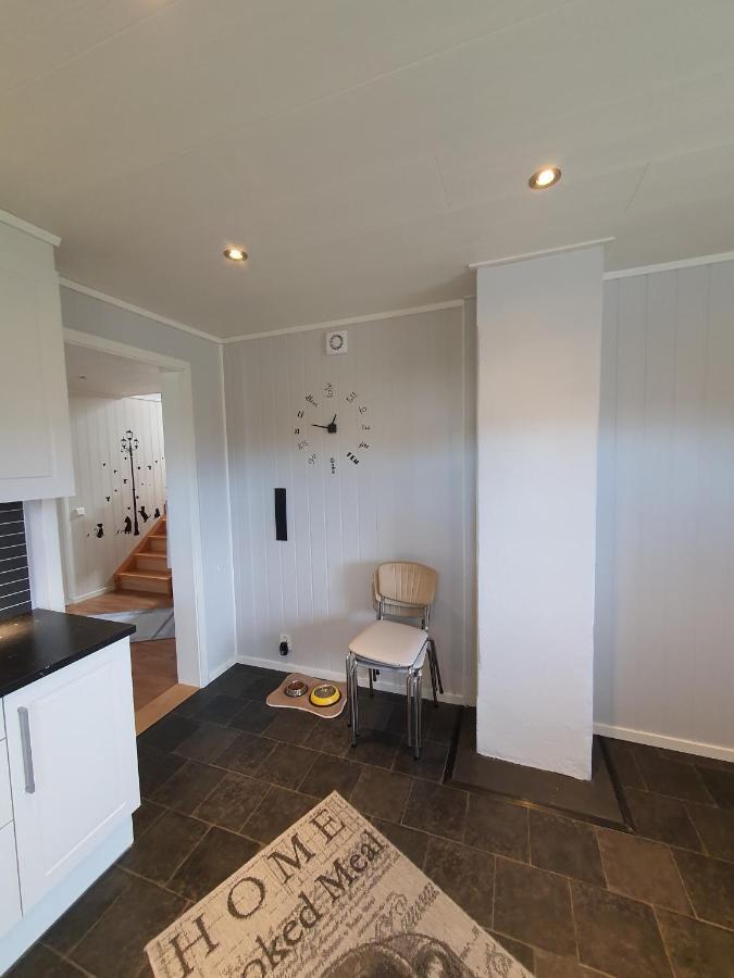 1 Room In The Yellow House, Close To Airport & Lofoten Evenskjer ภายนอก รูปภาพ